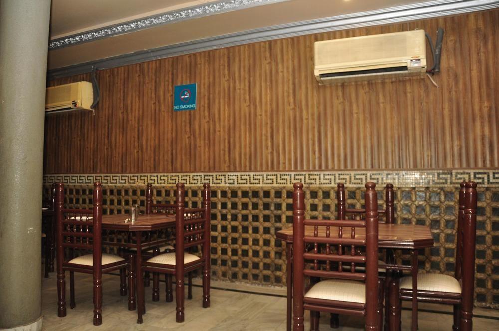 Hotel Oyo Bus Stand Exit Gate 3*